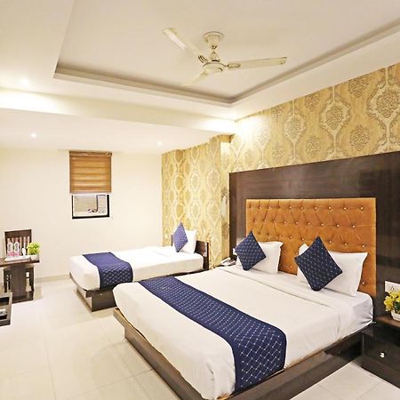 Hotel Iconic Near Delhi Igi International Airport Ню Делхи Екстериор снимка