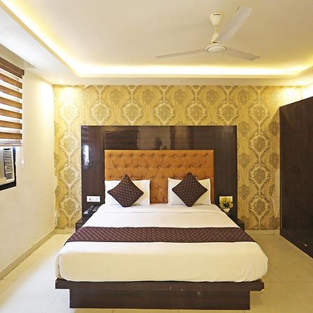 Hotel Iconic Near Delhi Igi International Airport Ню Делхи Екстериор снимка