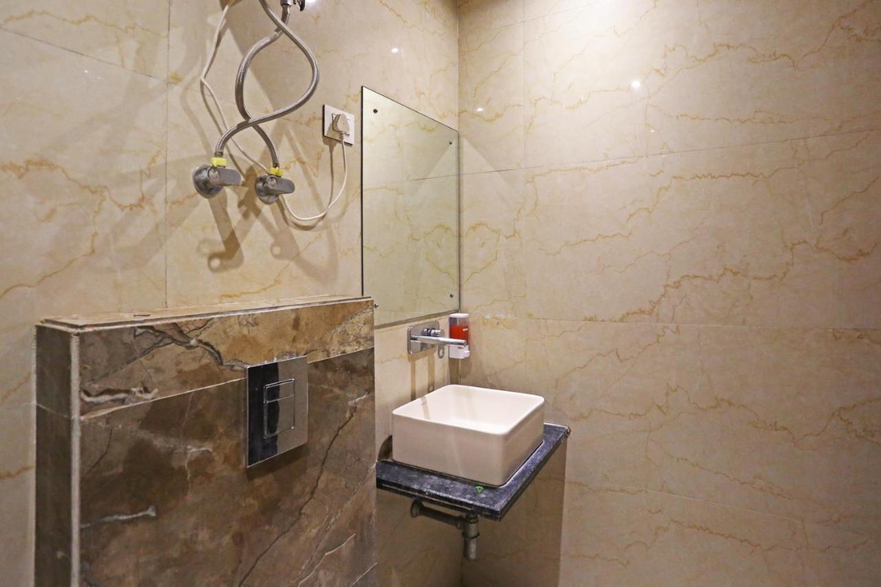 Hotel Iconic Near Delhi Igi International Airport Ню Делхи Екстериор снимка
