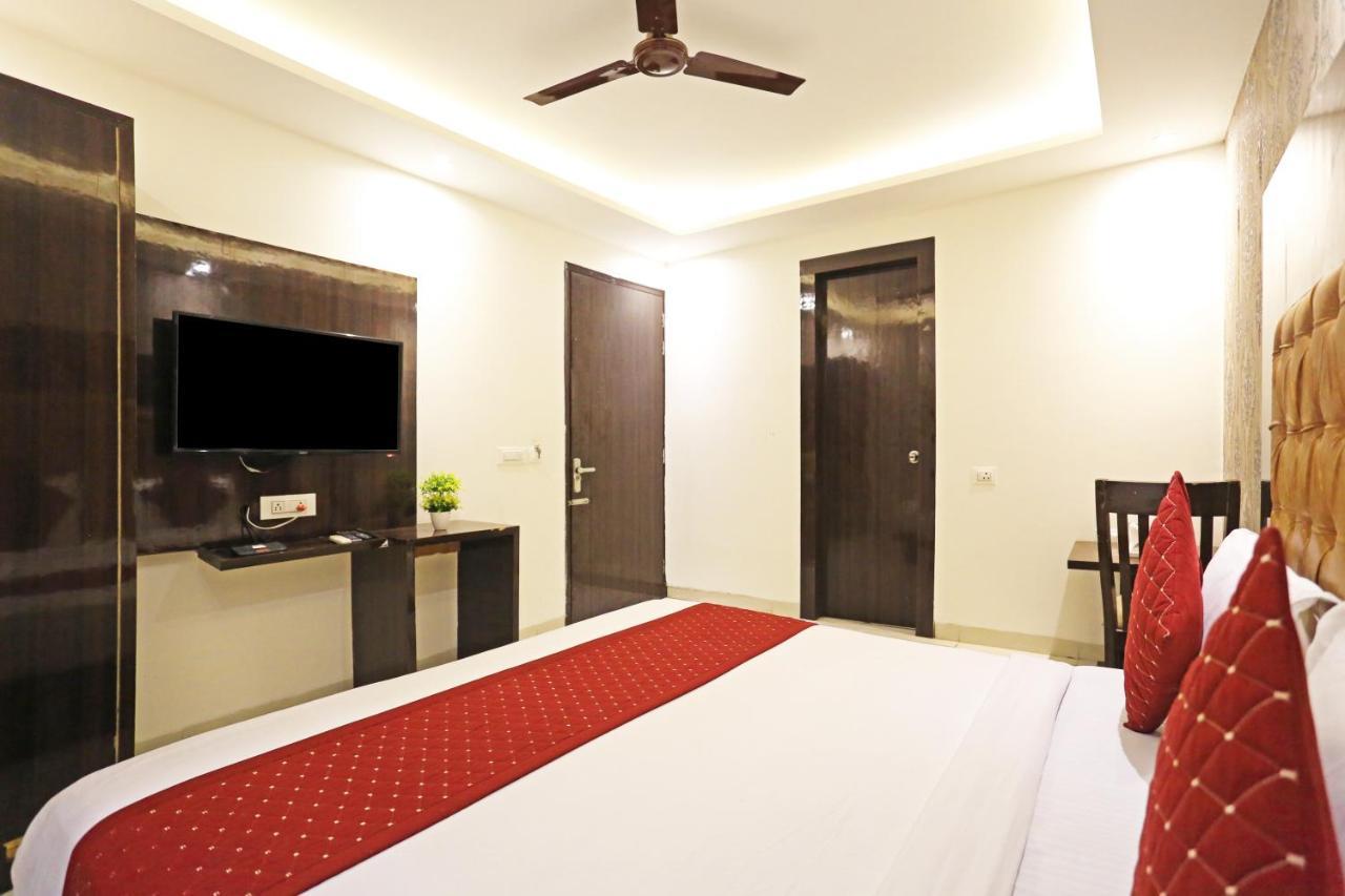 Hotel Iconic Near Delhi Igi International Airport Ню Делхи Екстериор снимка