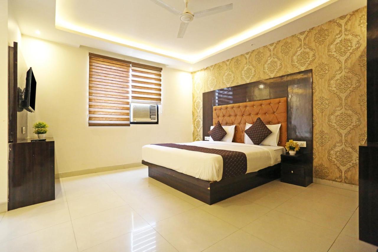 Hotel Iconic Near Delhi Igi International Airport Ню Делхи Екстериор снимка