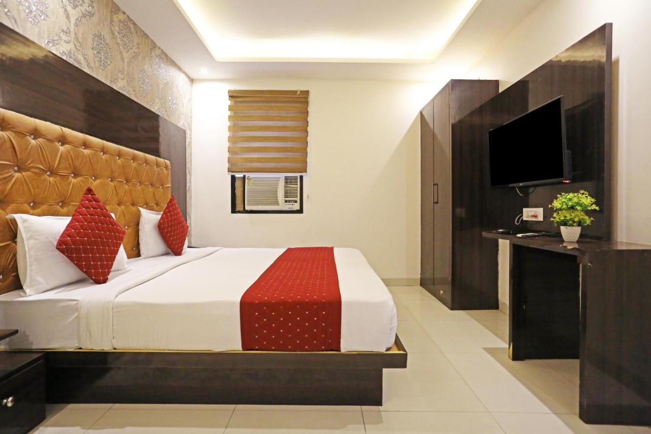 Hotel Iconic Near Delhi Igi International Airport Ню Делхи Екстериор снимка
