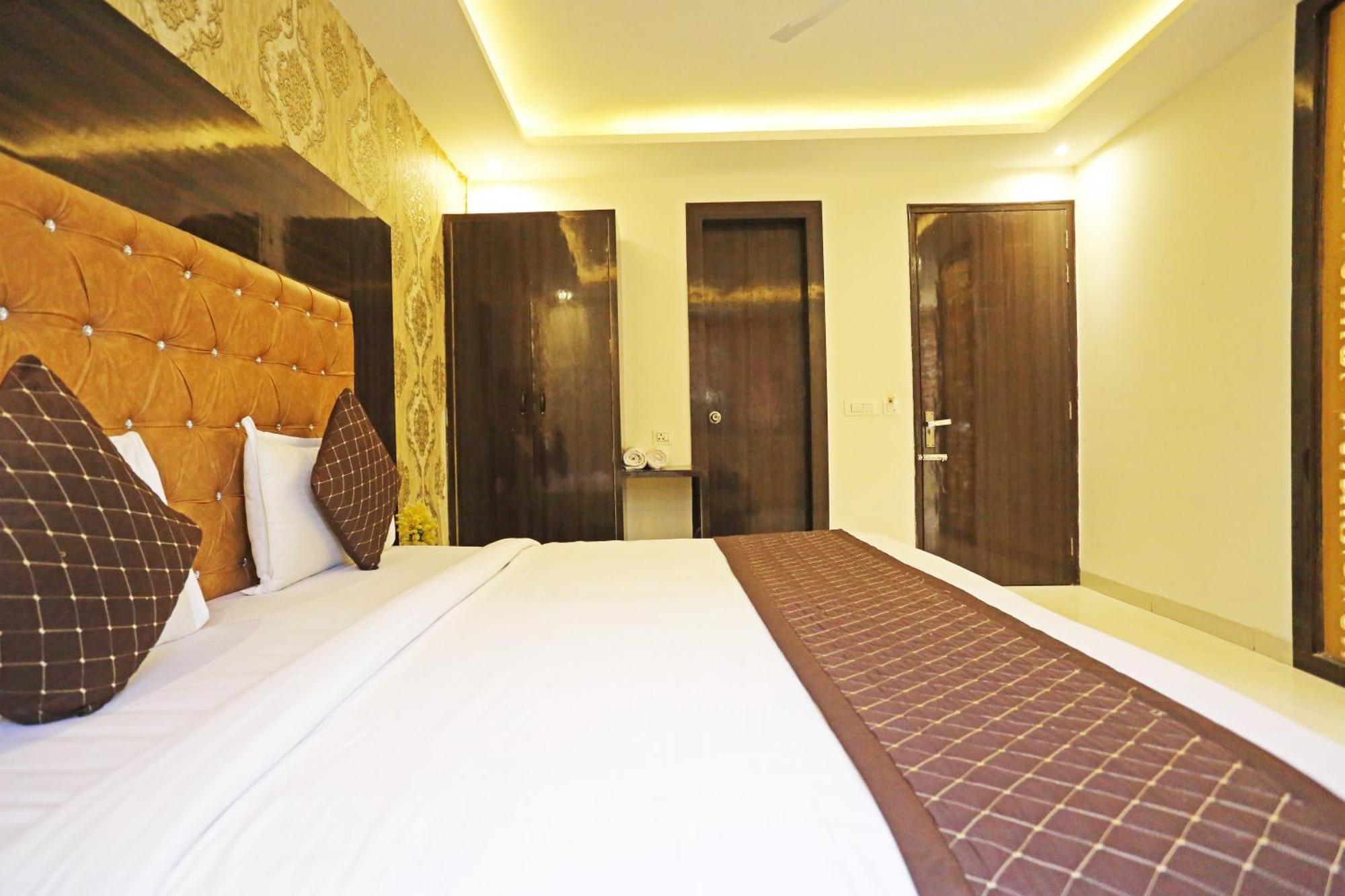 Hotel Iconic Near Delhi Igi International Airport Ню Делхи Екстериор снимка