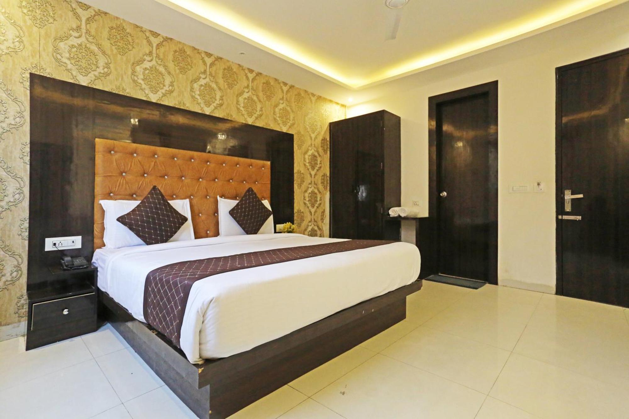 Hotel Iconic Near Delhi Igi International Airport Ню Делхи Екстериор снимка